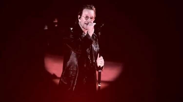 U2 dedicates a song to Jimmy Buffett and his family