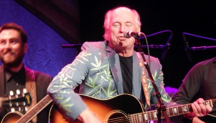 Buffett performs with Jenny Lewis in Nashville